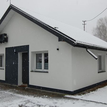 Letnia Oaza "Akacja" Apartment Sobienie Jeziory Exterior photo